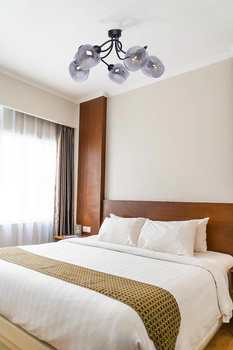 Lampa sufitowa K-5196 z serii SARA